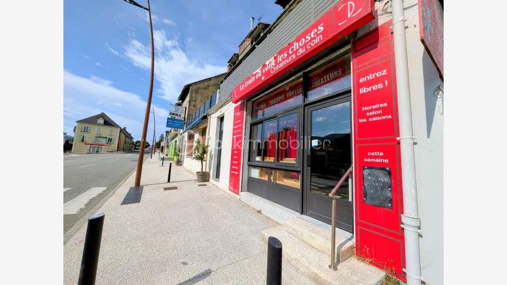 Vente local commercial 51m² à l'entrée de la Mure