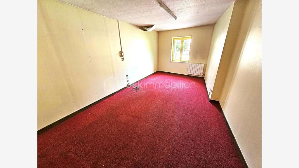 Vente local 106m² à La Pacaudière, bon emplacement