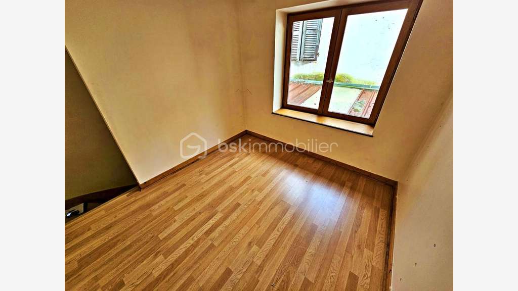 Vente local 106m² à La Pacaudière, bon emplacement