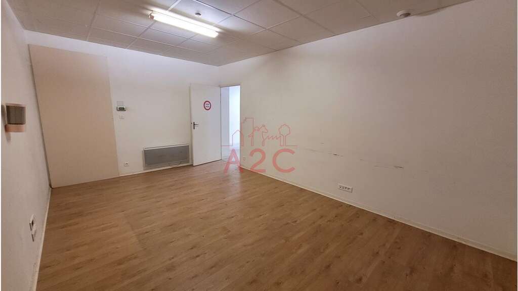 Cède local cial occupé 560m² à La Roche-sur-Yon