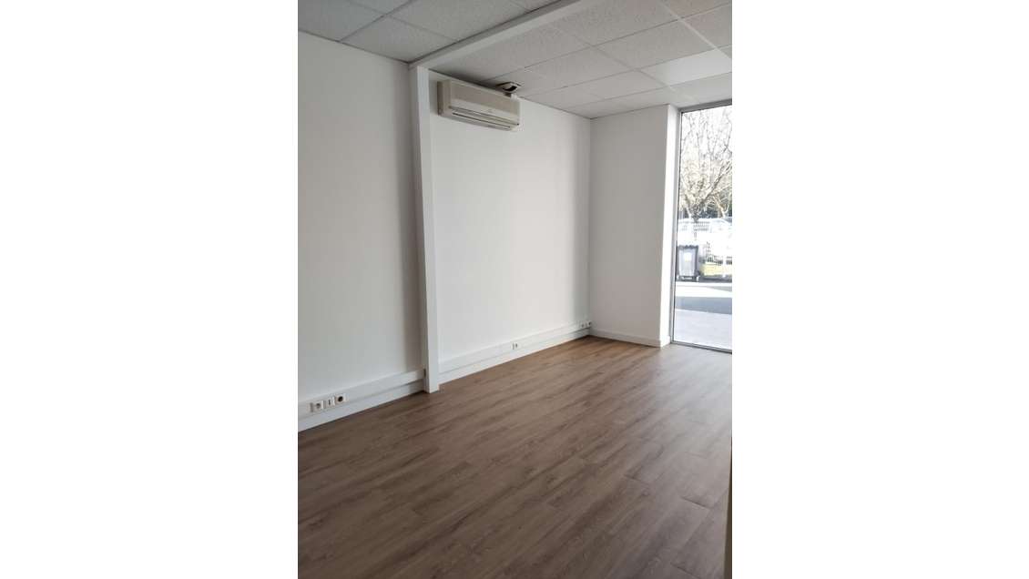 Vente local 84m² avec piscine à La Roche-sur-Yon