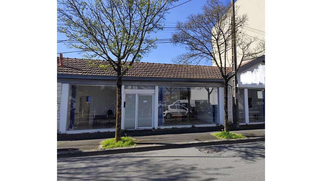 AV local pro commercial 180m² à La Rochelle centre