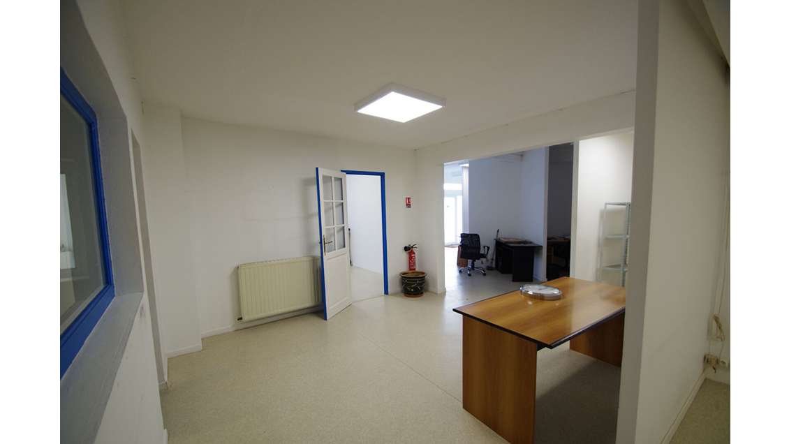 AV local pro commercial 180m² à La Rochelle centre