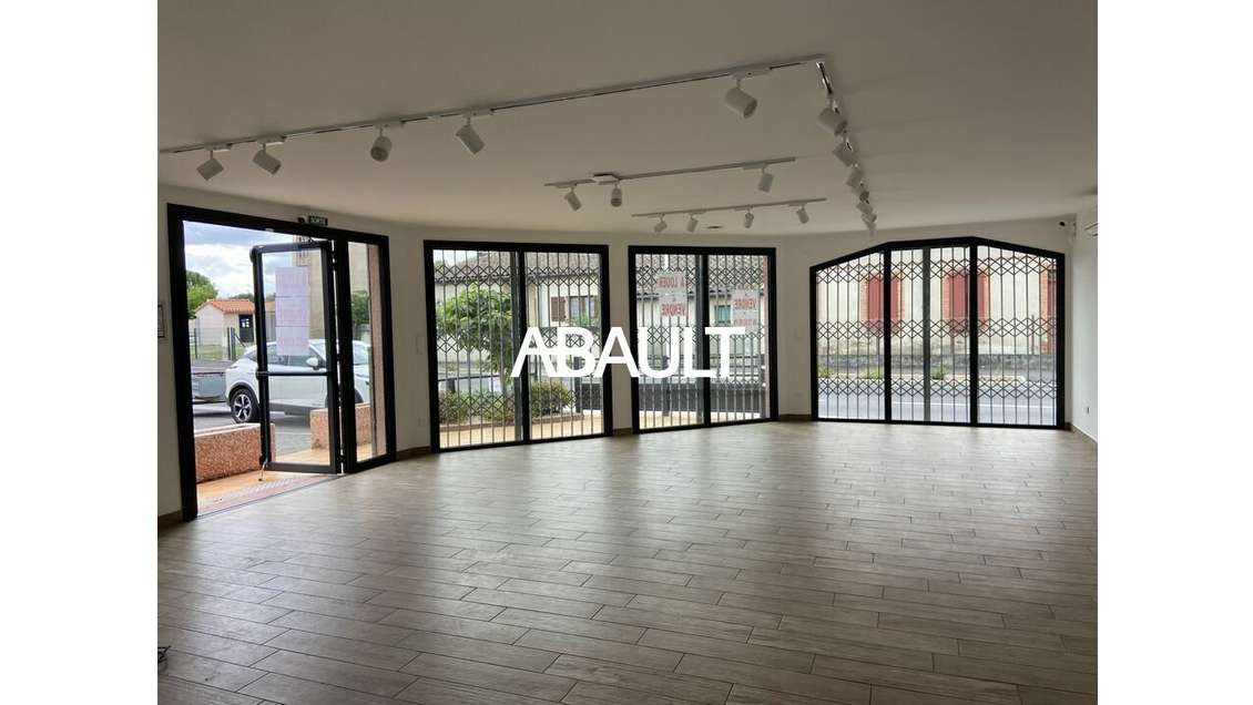 Local 108m² à vendre à La Salvetat-Saint-Gilles