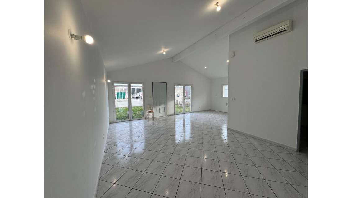 A vendre local 95m²à La Salvetat Saint Gilles N124