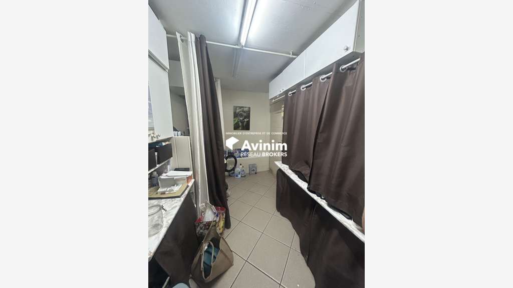 À VENDRE – LOCAL COMMERCIAL– LA SALV