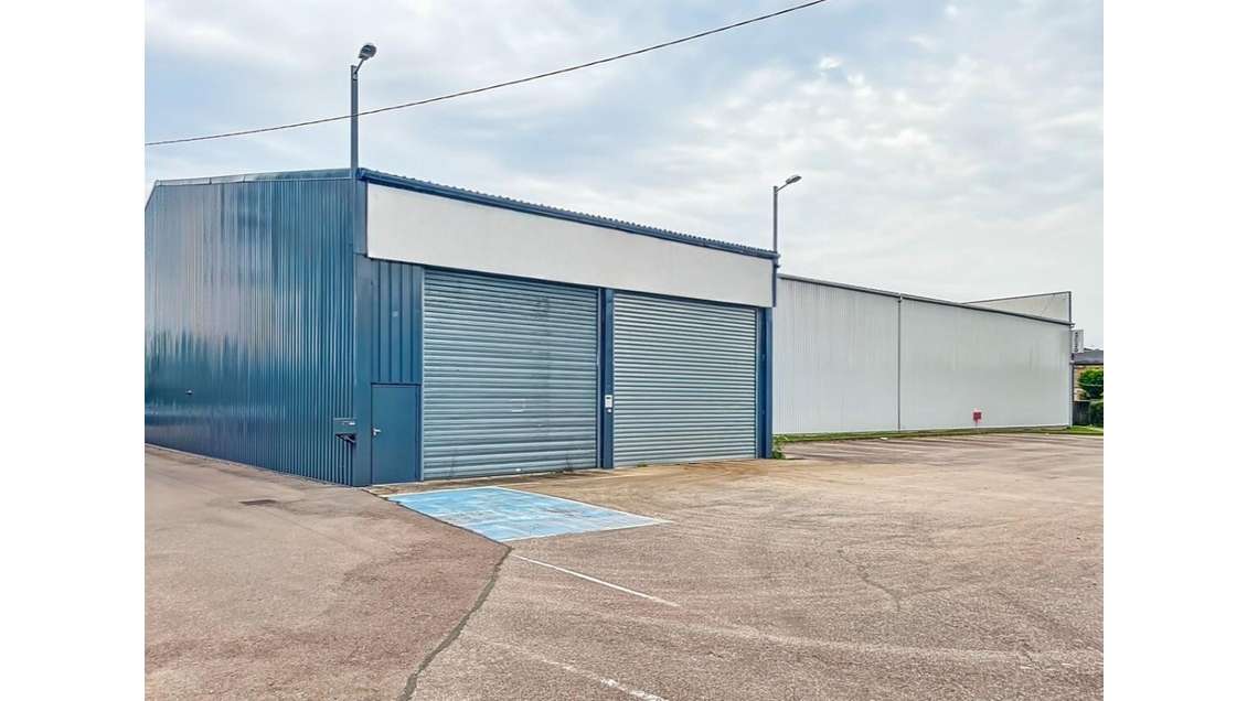Locaux professionels - La Saussaye - 730m²