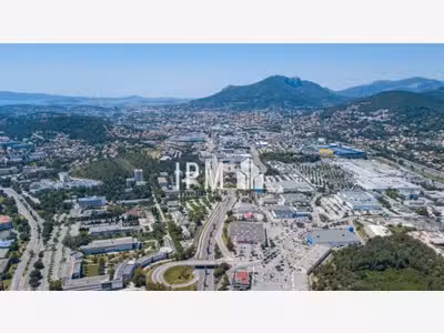A vendre local commercial  297m² La Valette du Var