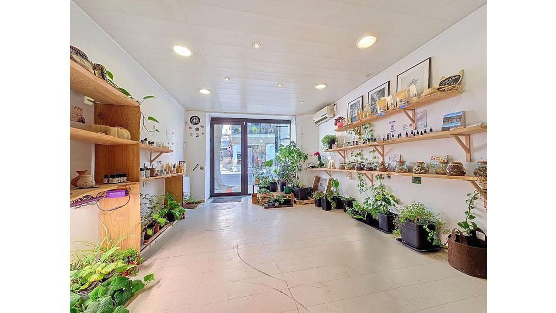 Local 27m² avec vitrine empl N°1 Lamalou-les-Bains