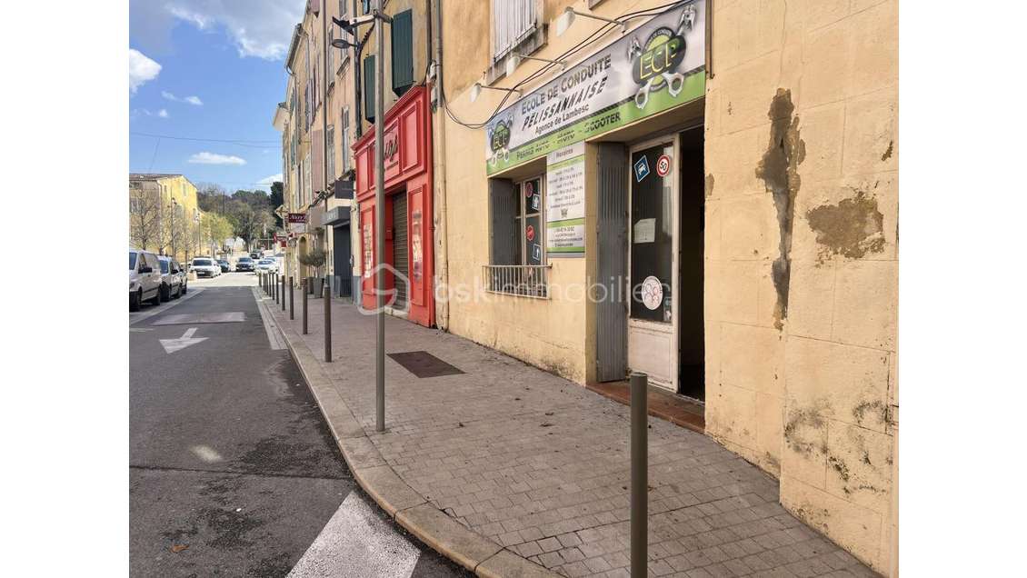 Lambesc - Local Commercial 105 m² - Emplacement