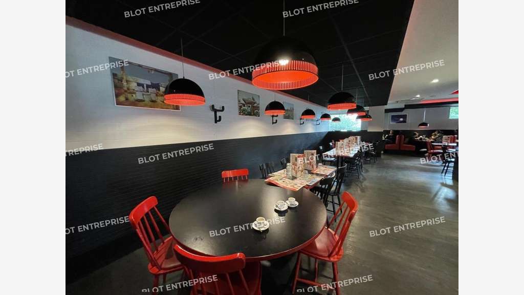 A vendre local commercial 735m² en zc Landerneau