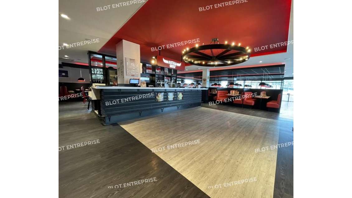 A vendre local commercial 735m² en zc Landerneau