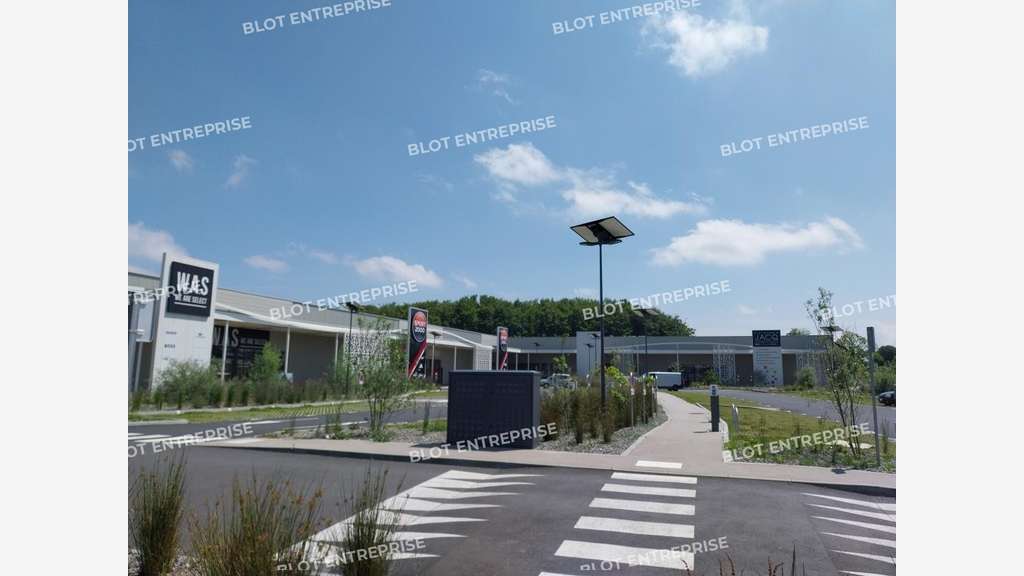 A vendre locaux commerciaux 550m² à Landerneau