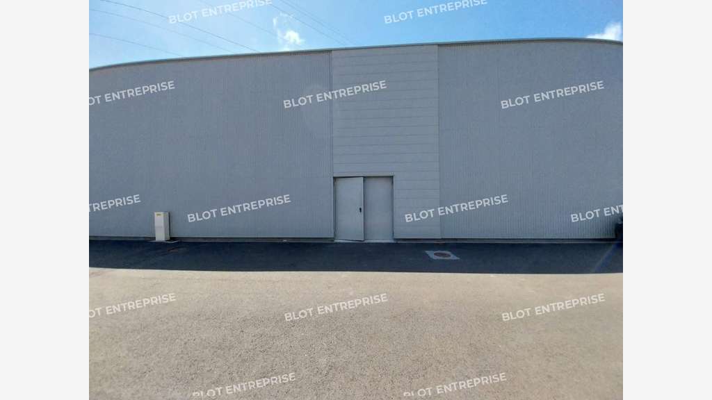 A vendre locaux commerciaux 550m² à Landerneau