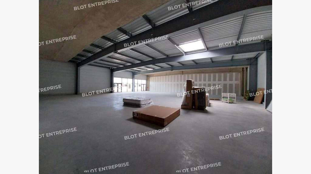 A vendre locaux commerciaux 550m² à Landerneau