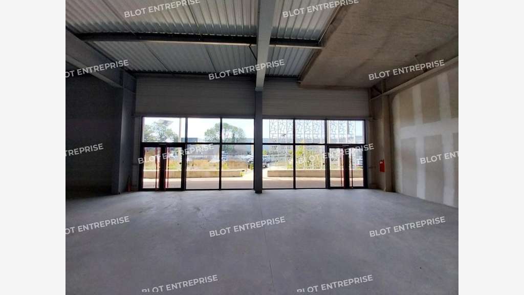 A vendre locaux commerciaux 550m² à Landerneau