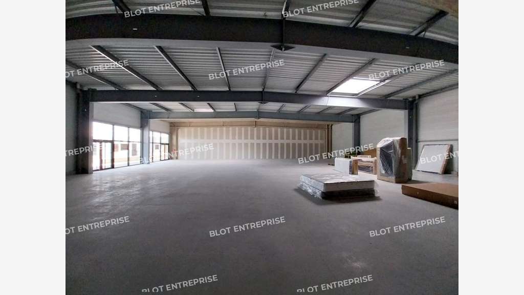 A vendre locaux commerciaux 550m² à Landerneau