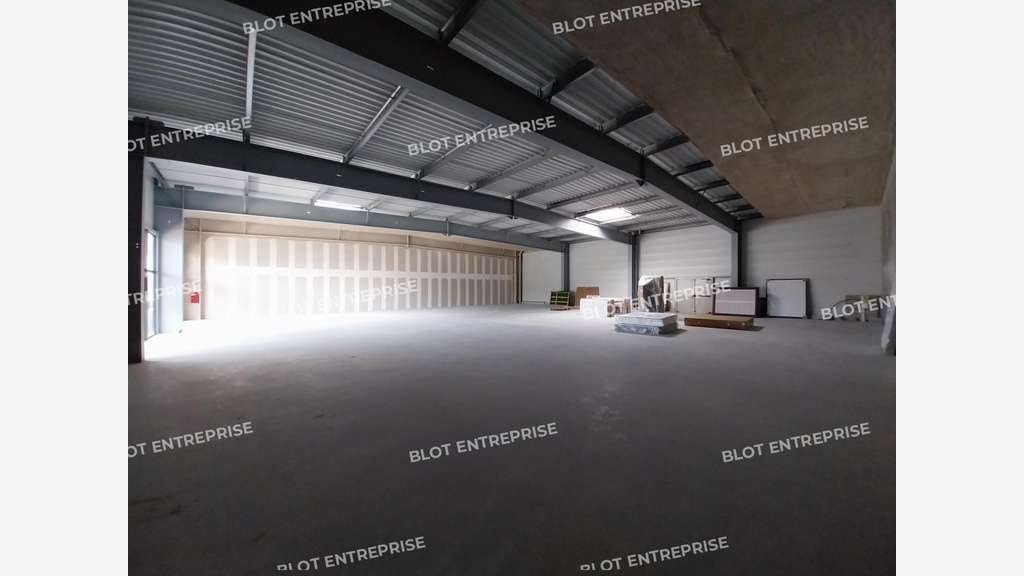 A vendre locaux commerciaux 550m² à Landerneau