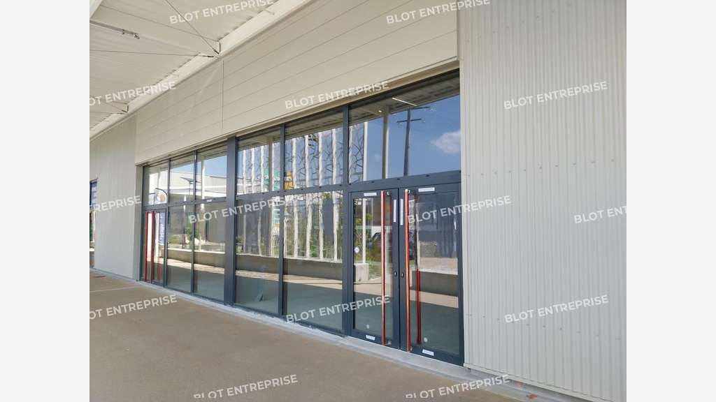 A vendre locaux commerciaux 550m² à Landerneau