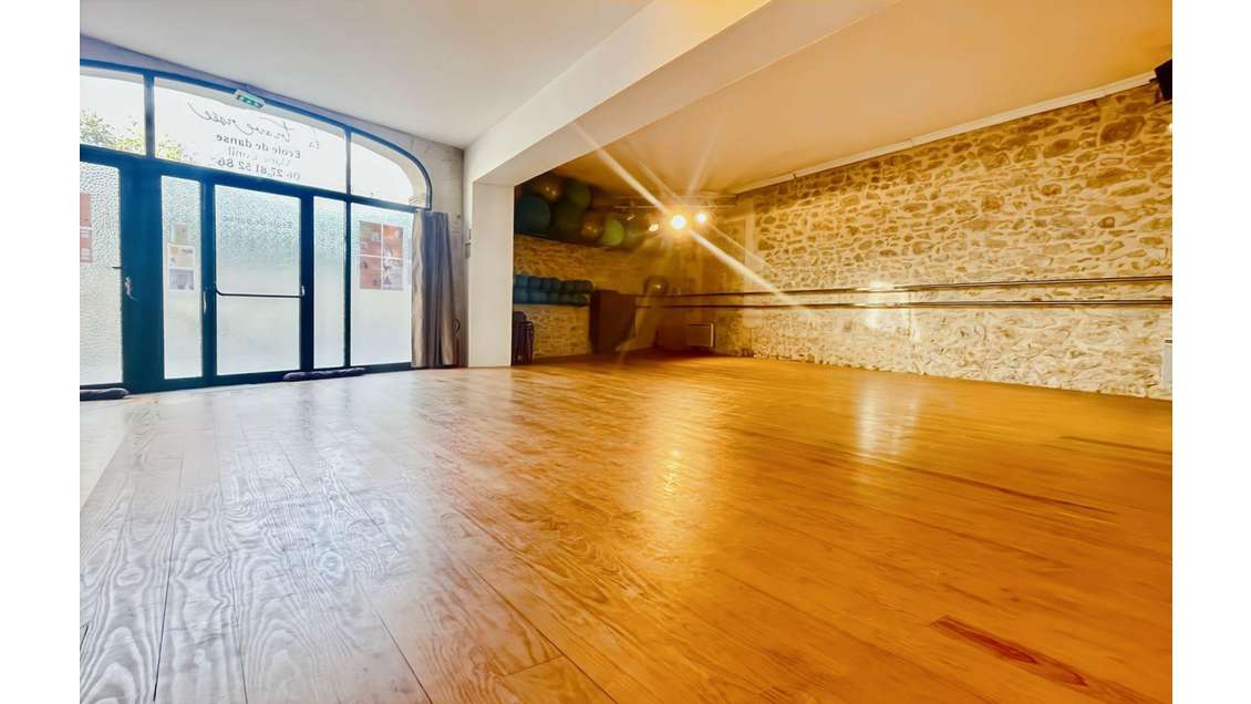 Vente local professionnel 84m² à Langlade centre