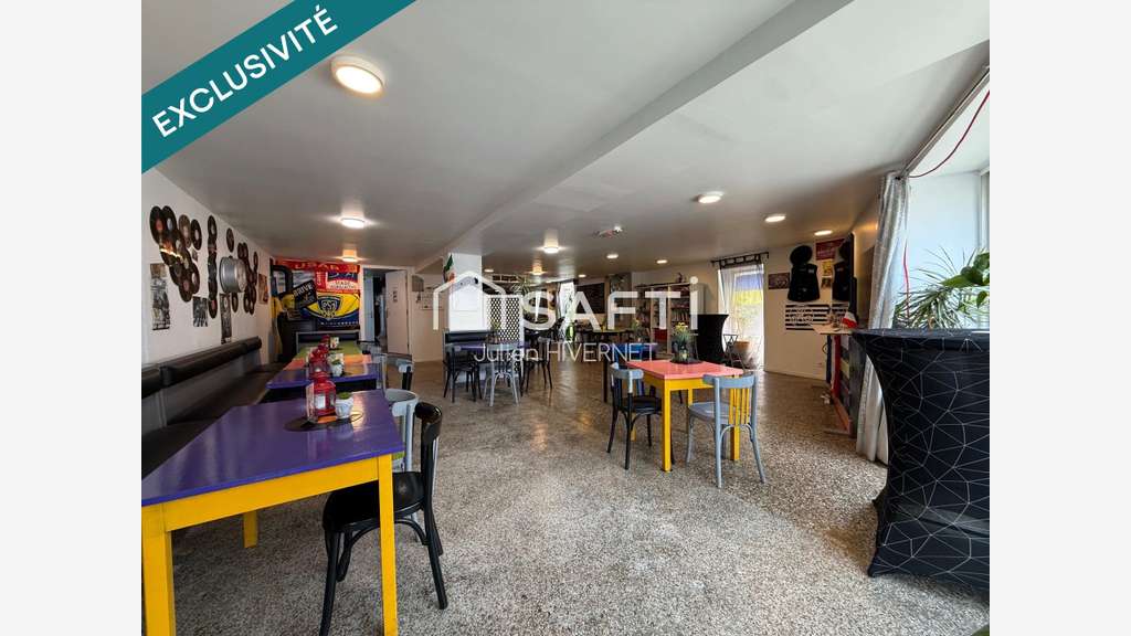 Immeuble mixte avec local commercial et 2 logts