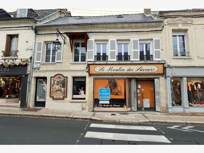 Murs libres d'un LOCAL COMMERCIAL à vendre centre 