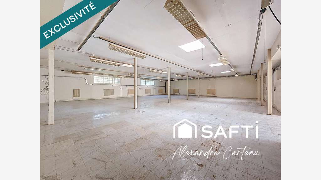 AV entrepôt 359m² + 9 places de parking à Latresne