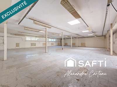 AV entrepôt 359m² + 9 places de parking à Latresne