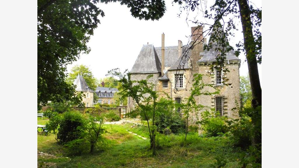 AV manoir de caractère avec parc arboré à Laval