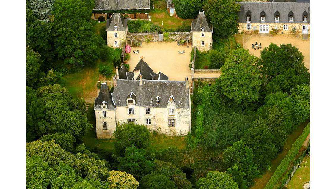 AV manoir de caractère avec parc arboré à Laval