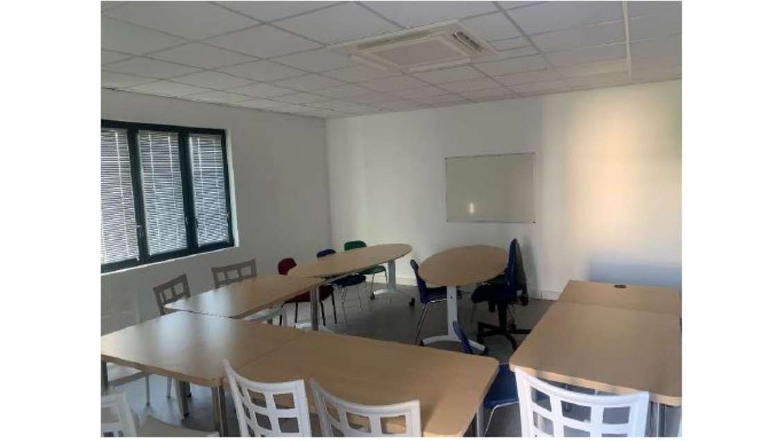 A vendre local commercial 790m² à Laval