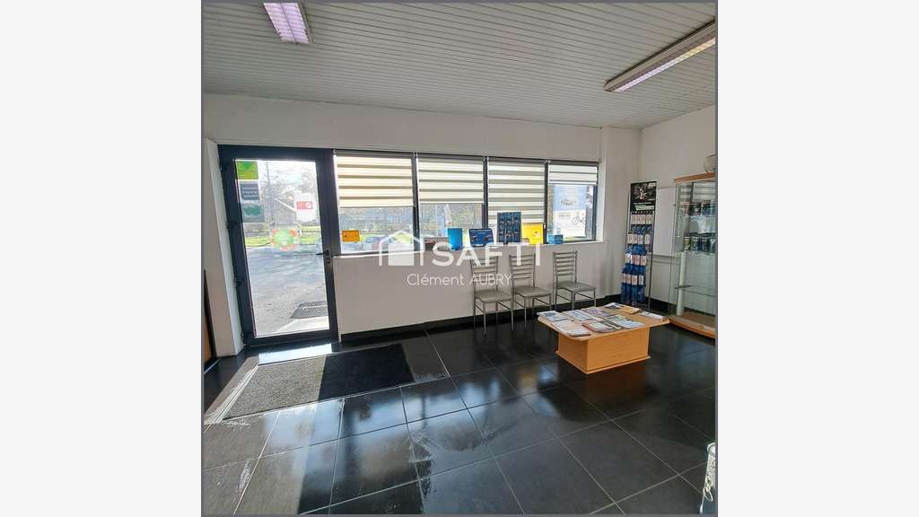 Vente local commercial avec de beaux volumes Laval