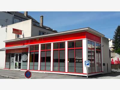 LOCAL COMMERCIAL de 323 m² environ