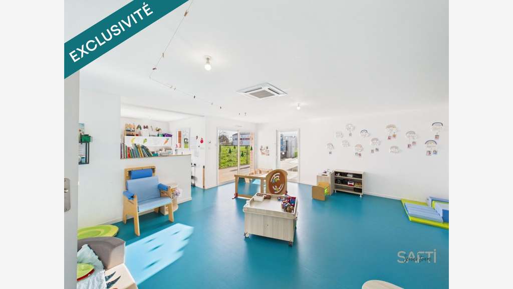 AV local commercial 240m² bien situé Le Bernard