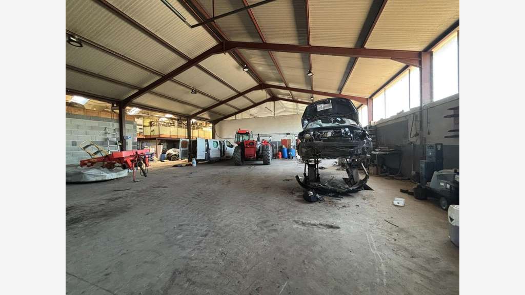 Vente ancien garage avec magasin au Bouchaud