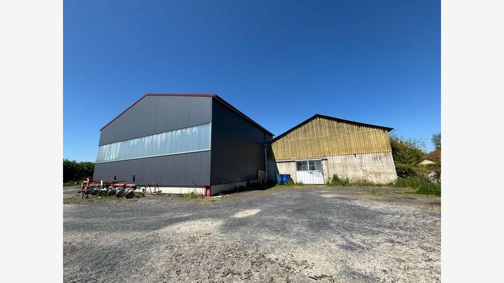 Vente ancien garage avec magasin au Bouchaud
