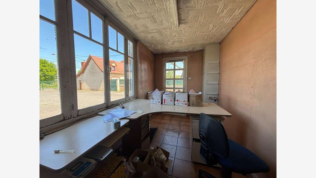 Vente ancien garage avec magasin au Bouchaud