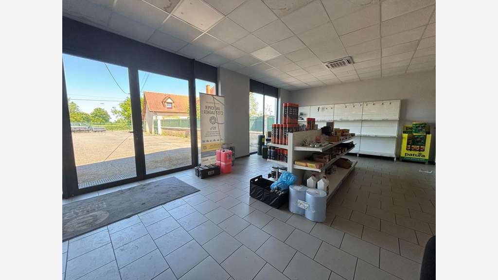 Vente ancien garage avec magasin au Bouchaud
