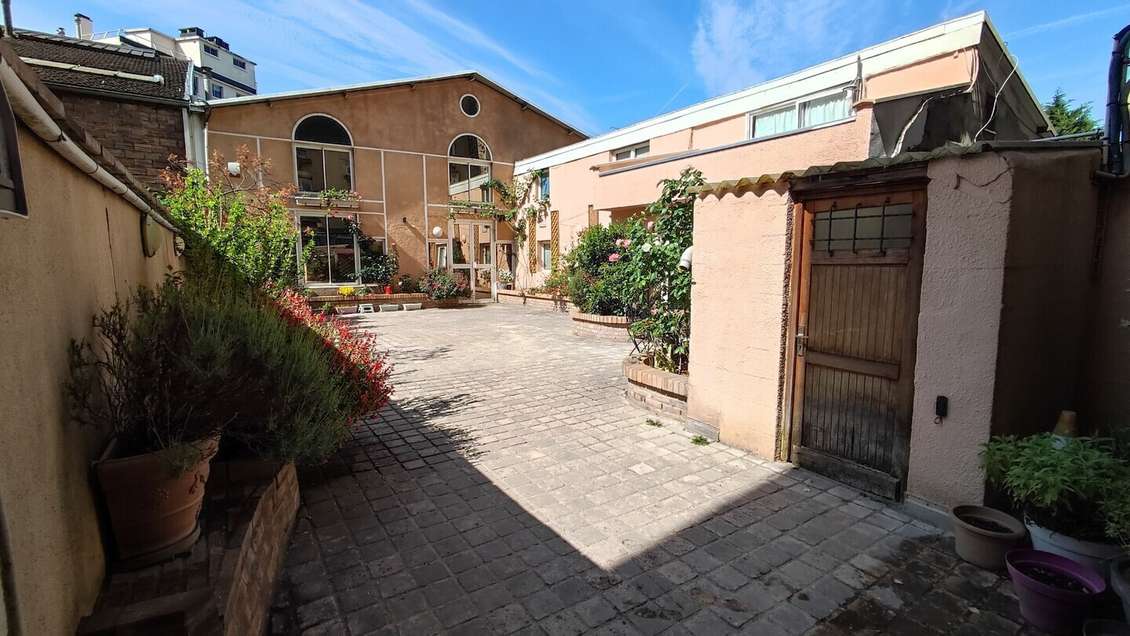 Vente loft 500m² Le Bourget proche Paris Centre
