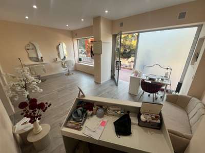 Vente local commercial 62m² au Cannet Rocheville