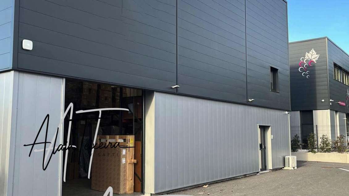 Vente local 820m² quasi neuf au Cannet-des-Maures