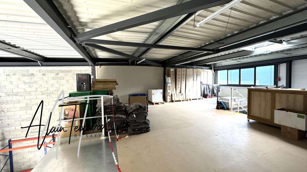 Vente local 820m² quasi neuf au Cannet-des-Maures