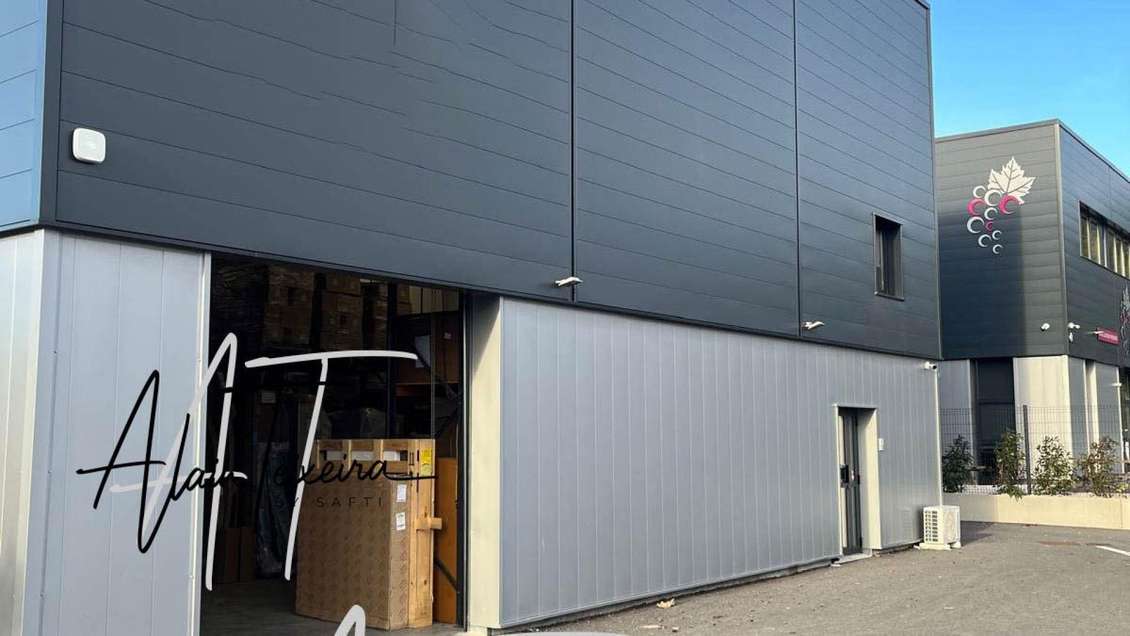 Vente local 820m² quasi neuf au Cannet-des-Maures