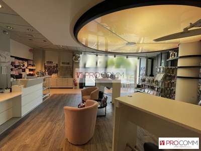 Local commercial 181m² à vendre au Coudray