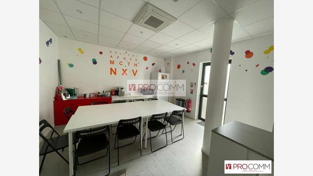 Local commercial 181m² à vendre au Coudray