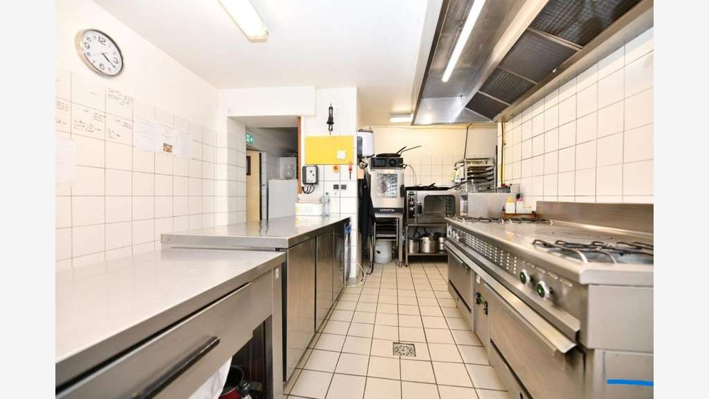 Ensemble hôtelier avec restaurant – Murs et fonds 