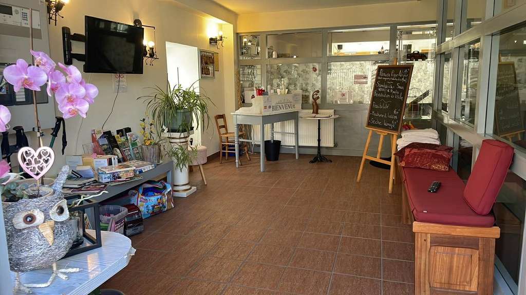 Ensemble hôtelier avec restaurant – Murs et fonds 