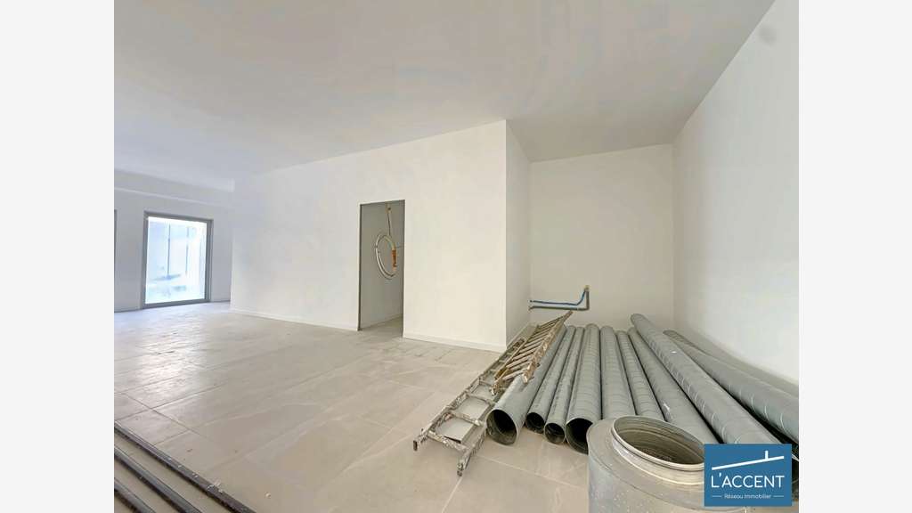 AV local commercial 73m² empl strat. Grau-du-Roi