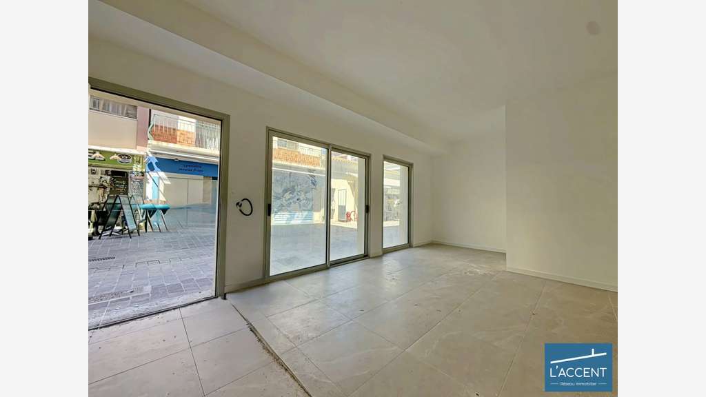 AV local commercial 73m² empl strat. Grau-du-Roi