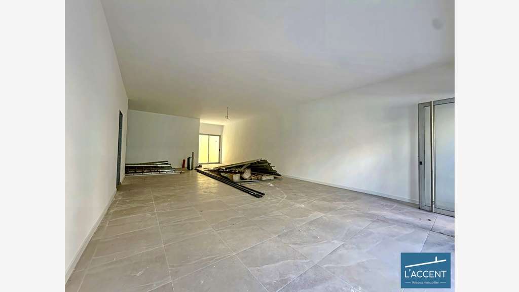 AV local commercial 73m² empl strat. Grau-du-Roi